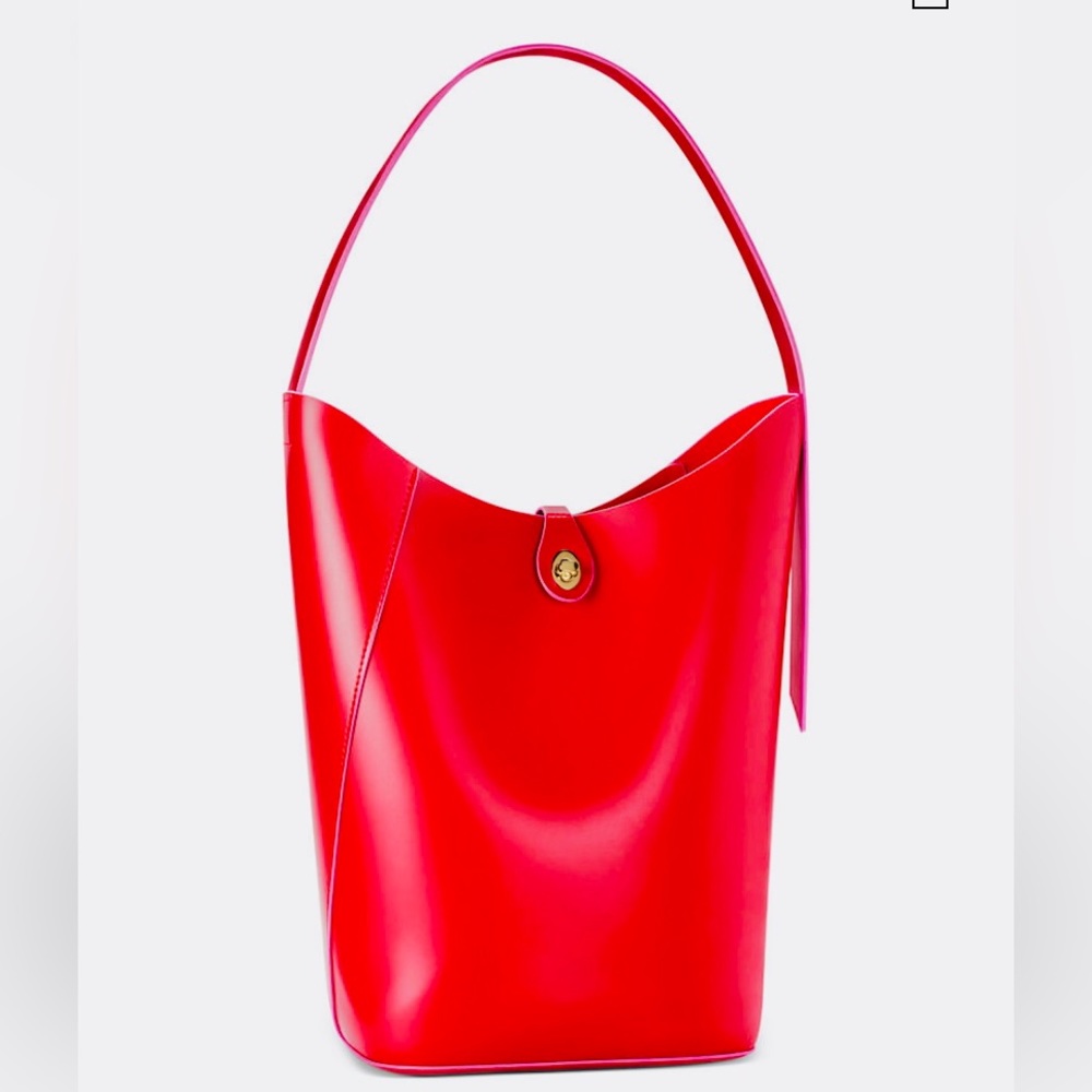 Gorgeous Elizabeth Arden Red Hobo Hand Bag Brand new.Stay Classy W this Hand Bag